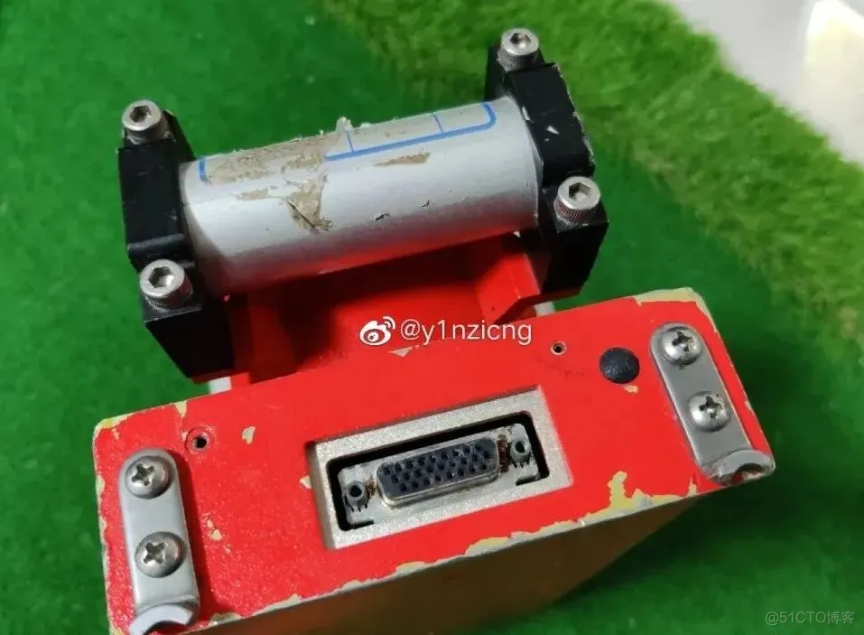 拆解飞机黑匣子，看看内部构造、PCB及芯片！_定位_09